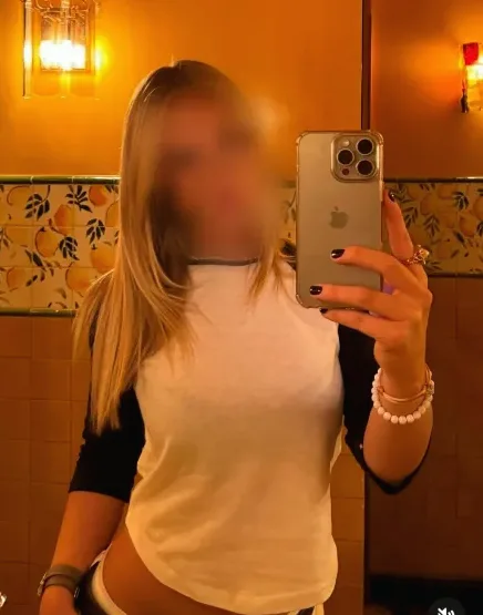 Carla, 29