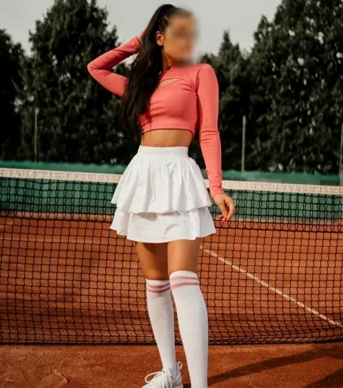 Claudia, 35