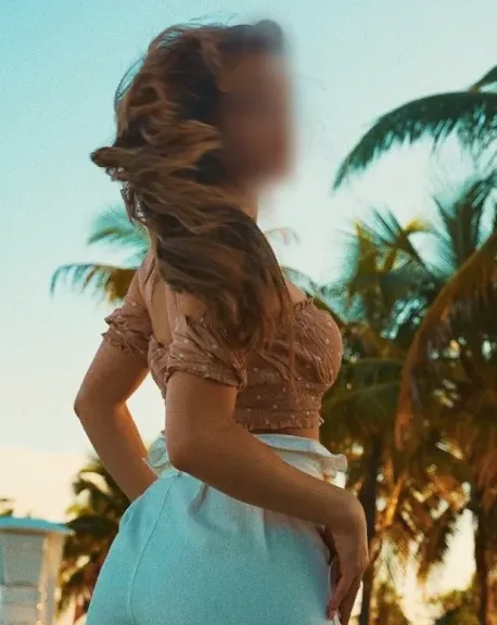 Elena, 34