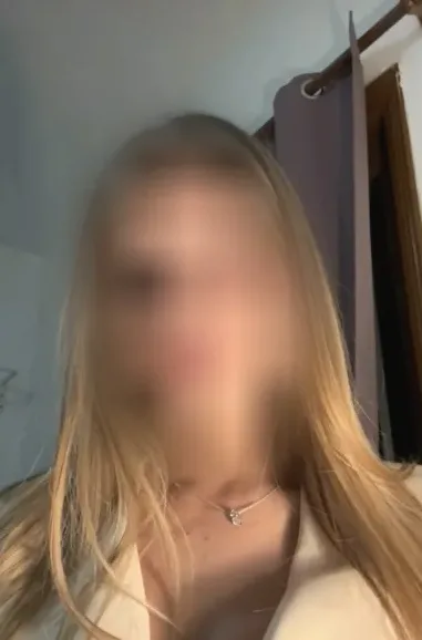 Elisa, 22