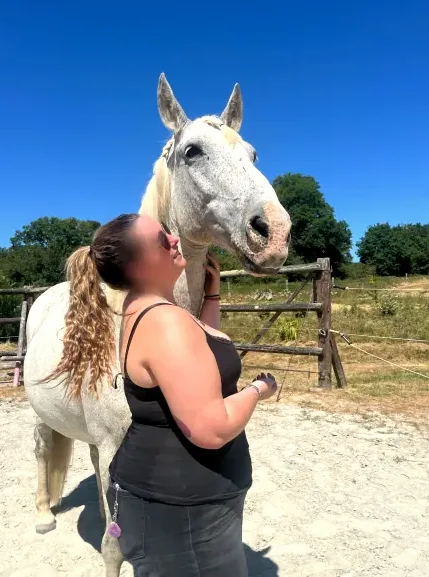 Helena, 23