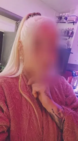 Larissa, 34