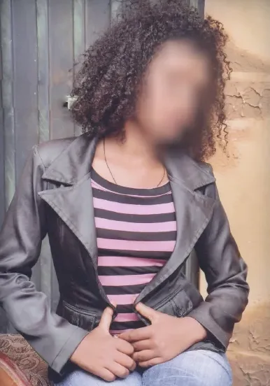 Larissa, 24