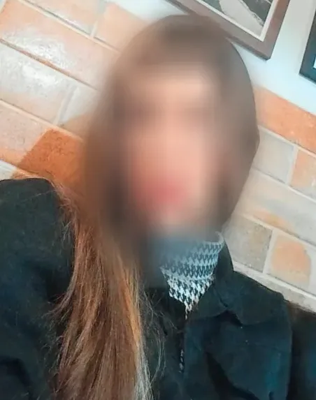 Laura, 25