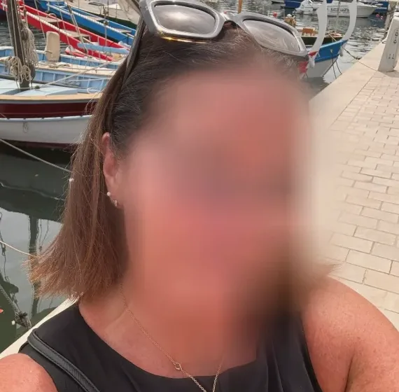 Laura, 32