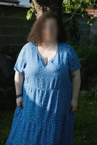 Leonie, 22