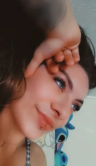Lucia, 24