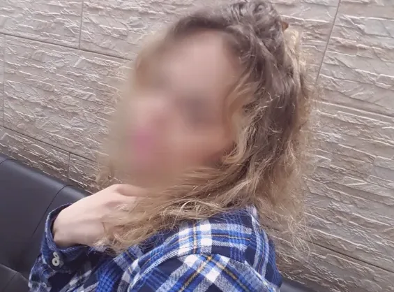 Manuela, 33
