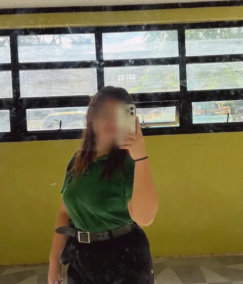 Nina, 19