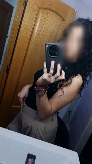Vanessa, 34