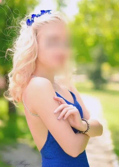Yasmin, 32